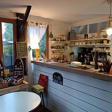 Ille Flottante, Maison Eclusiere Et Hebergements Insolites Sur Le Canal Hédé Buitenkant foto