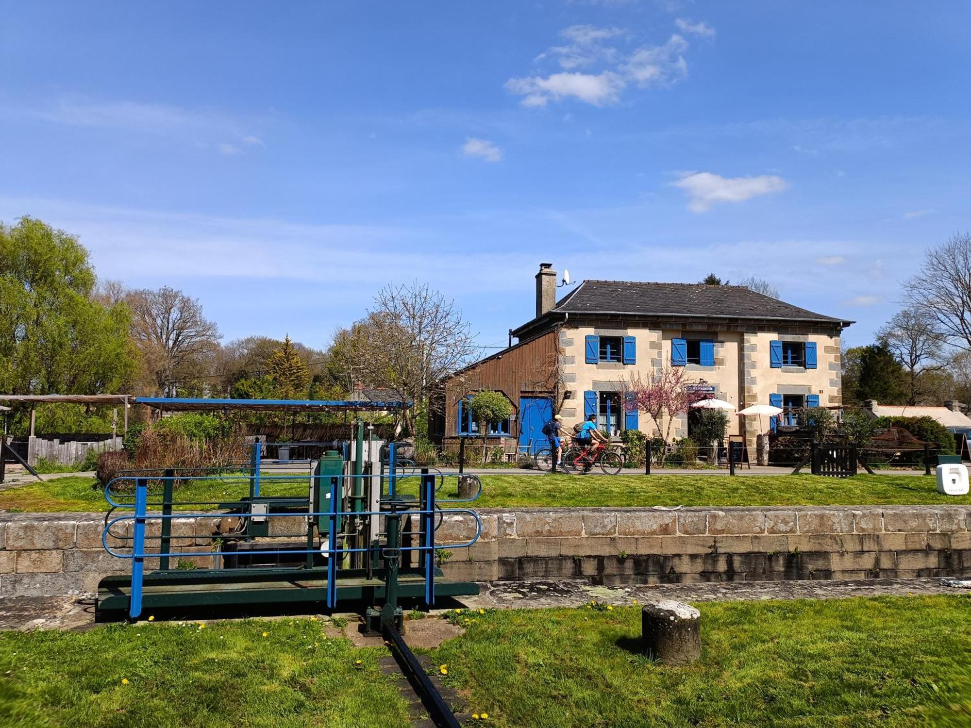 Ille Flottante, Maison Eclusiere Et Hebergements Insolites Sur Le Canal Hédé Buitenkant foto