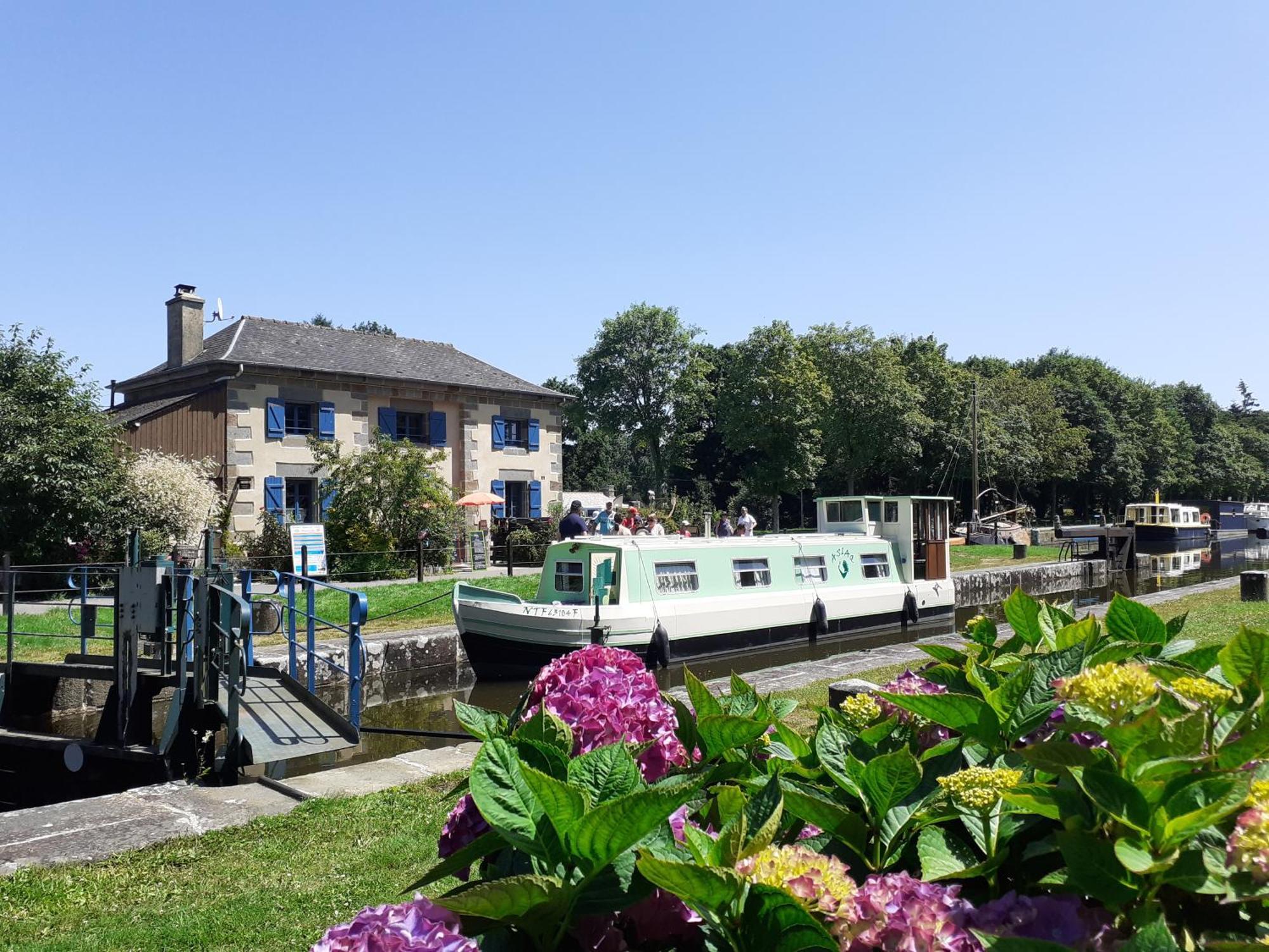 Ille Flottante, Maison Eclusiere Et Hebergements Insolites Sur Le Canal Hédé Buitenkant foto
