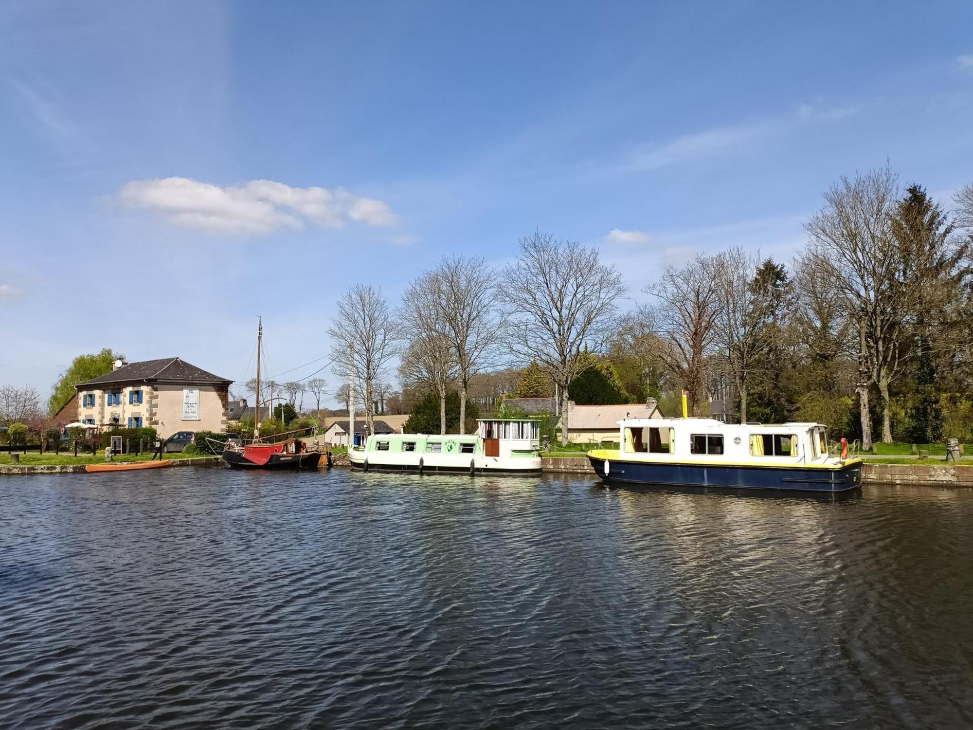 Ille Flottante, Maison Eclusiere Et Hebergements Insolites Sur Le Canal Hédé Buitenkant foto