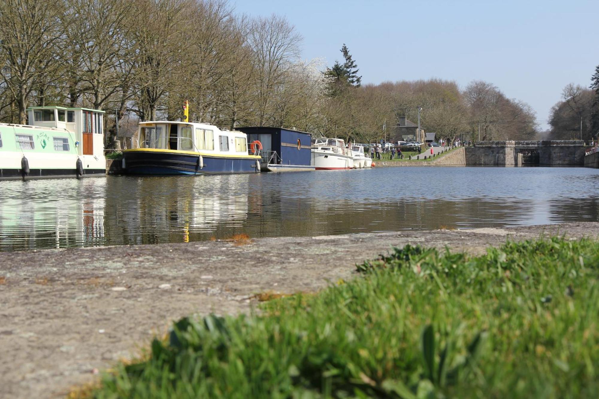 Ille Flottante, Maison Eclusiere Et Hebergements Insolites Sur Le Canal Hédé Buitenkant foto